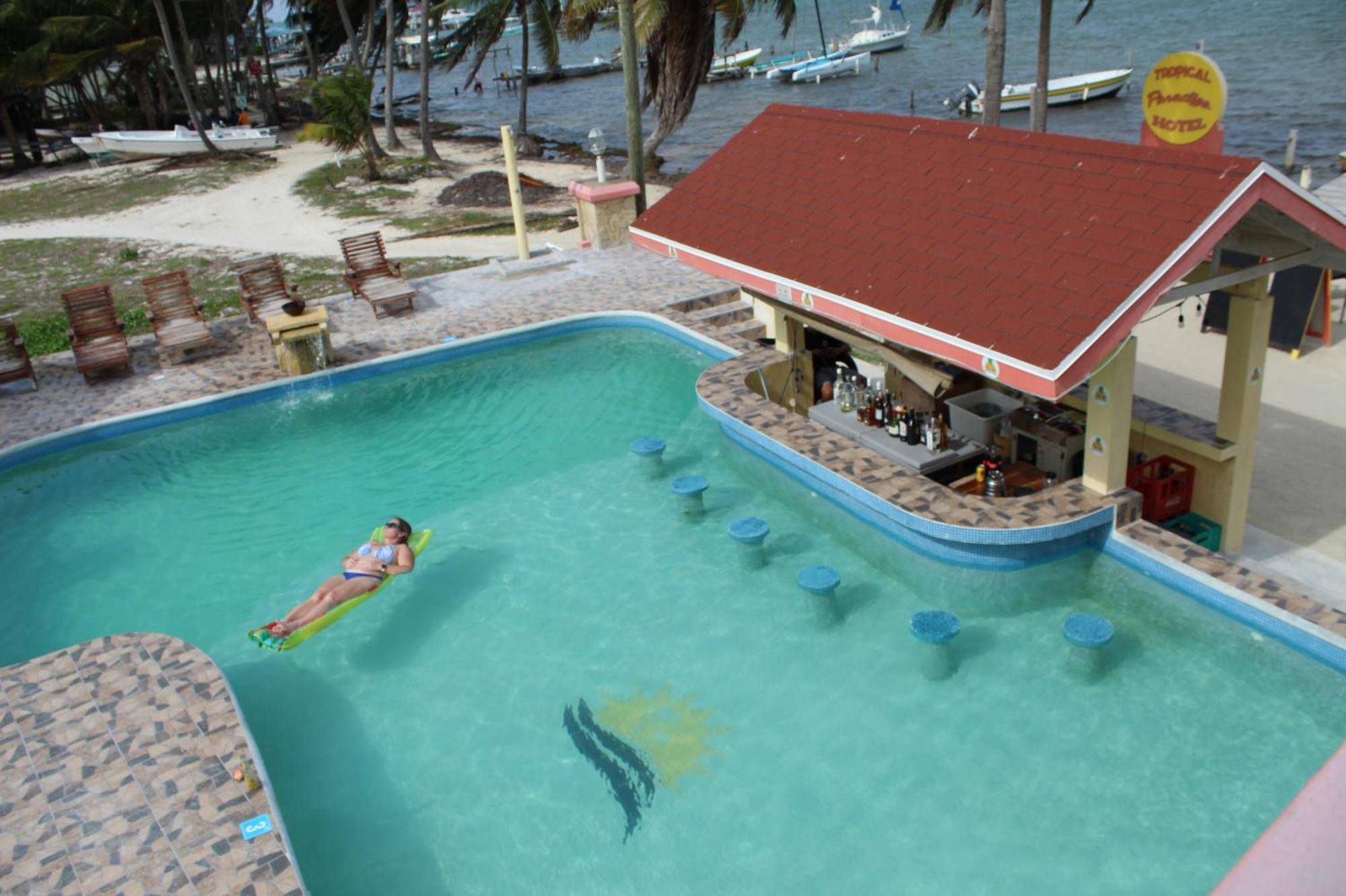 Tropical Paradise Express Caye Caulker Exterior photo